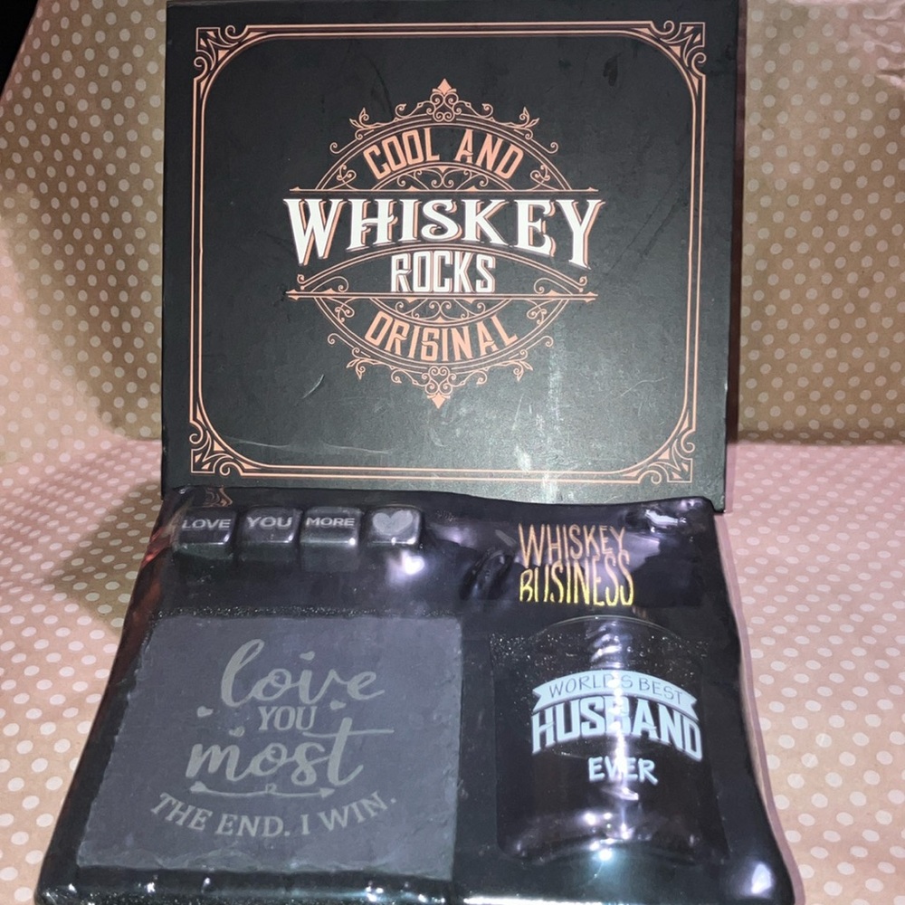 Whiskey Rocks Gift Set
